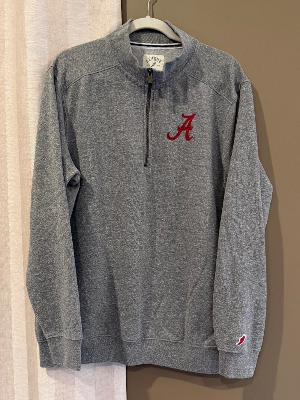 Alabama Crimson Tide League Legacy Gray Quarter Zip Sweatshirt, Size Large